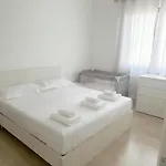 شقة Matias