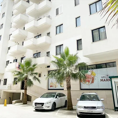 Matias Apartman *